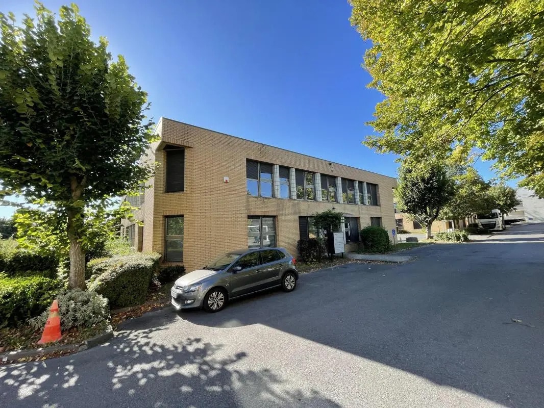 Office in Torcy to rent Building Photo- Image 1 of 9