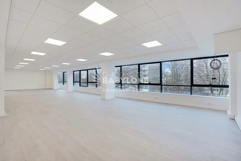 Office in Montrouge to rent Building Photo- Image 1 of 11