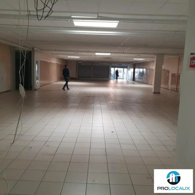Location Commerce 520 m² - Photo 1
