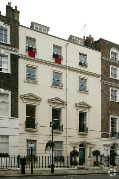 31 Queen Anne St, London for sale - Primary Photo - Image 1 of 1