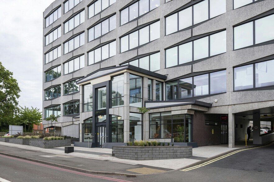 Blenheim Ct, Solihull to rent - Building Photo - Image 2 of 10