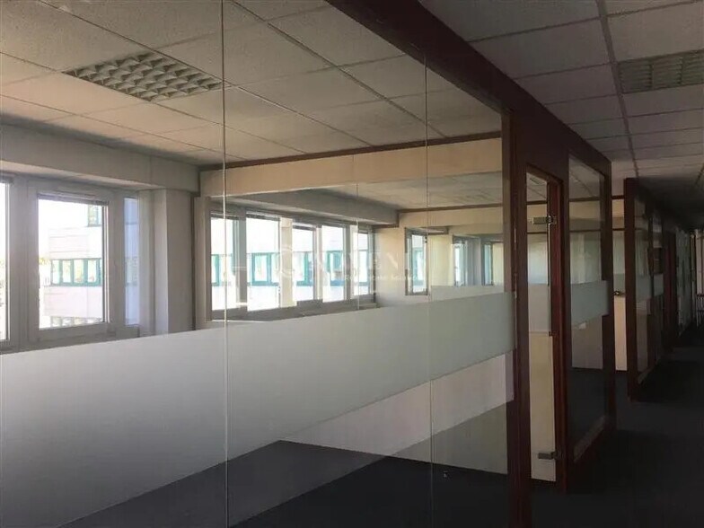 Office in Massy to rent - Interior Photo - Image 3 of 5