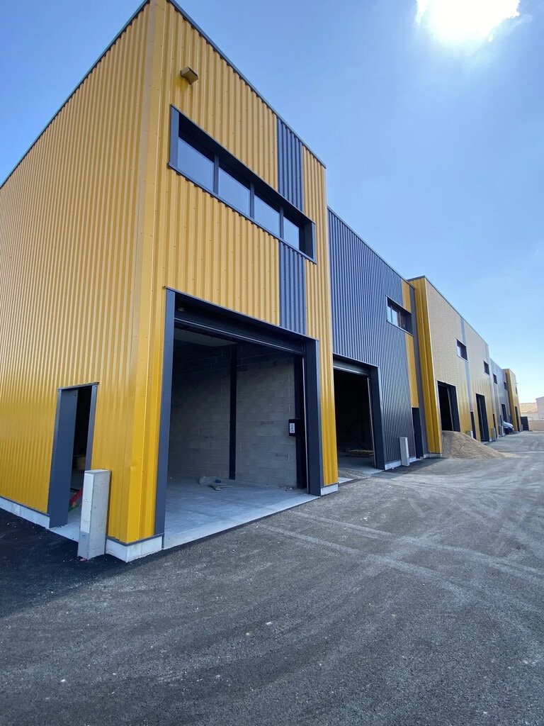Vente Local d'activités 69 m² à 2 800 m² - Photo 1