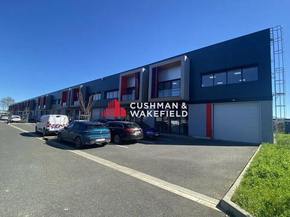 Location Local d'activités 756 m² - Photo 1