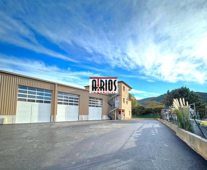 Industrial in La Crau to rent - Building Photo - Image 2 of 8