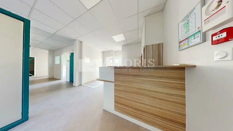 Office in Décines-Charpieu to rent - Interior Photo - Image 2 of 9