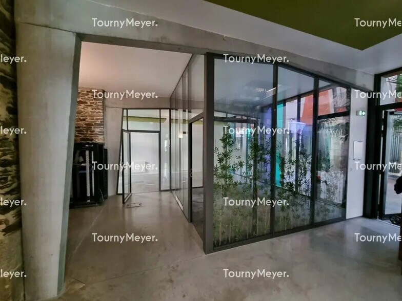 Office in Nantes to rent - Lobby - Image 3 of 6