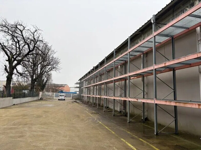 Office in Chassieu to rent - Building Photo - Image 3 of 6