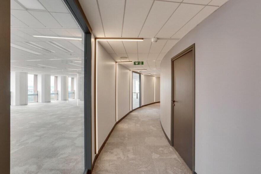 Office in Lyon to rent - Interior Photo - Image 1 of 12
