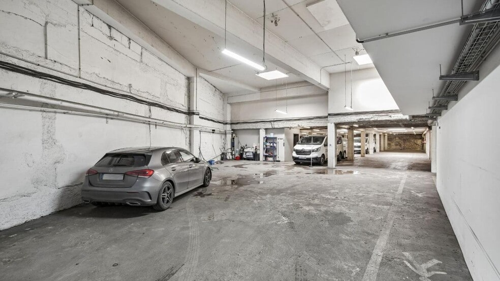 Office in Paris to rent - Building Photo - Image 3 of 12
