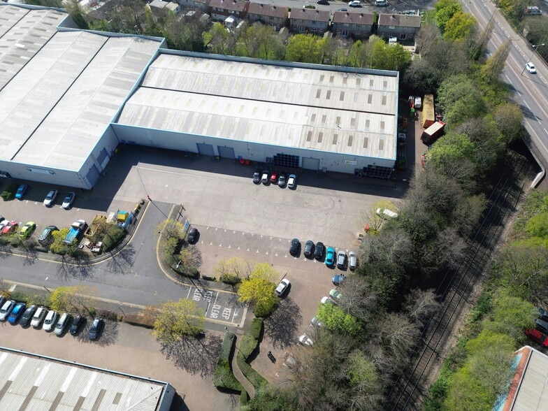 Bevan Way, Smethwick to rent - Building Photo - Image 3 of 8