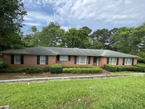 355 E Crossville Rd, Roswell, GA for rent Building Photo- Image 2 of 57