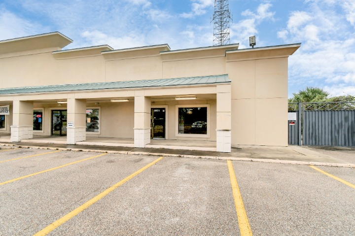 5220-5234 Highway 6 N, Houston, TX for rent - Building Photo - Image 2 of 27