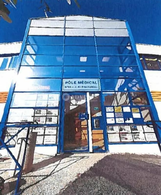 Location Bureaux 57 m² - Photo 1