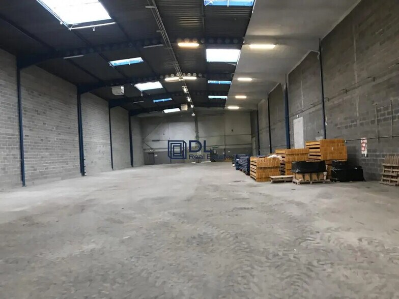 Industrial in Wissous to rent - Interior Photo - Image 2 of 4