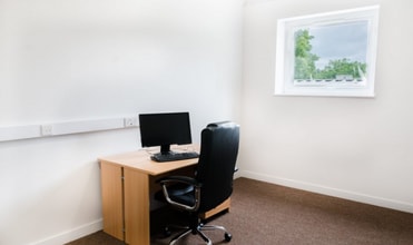 10 Babbage Rd, Totnes to rent Interior Photo- Image 2 of 5