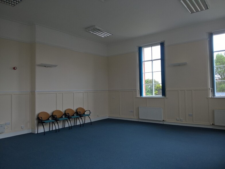 Academy Rd, Irvine to rent - Building Photo - Image 3 of 12