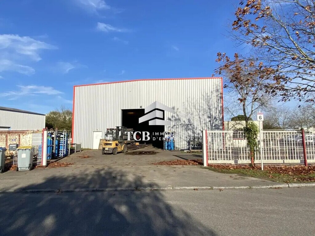 Location Local d'activités 720 m² - Photo 1