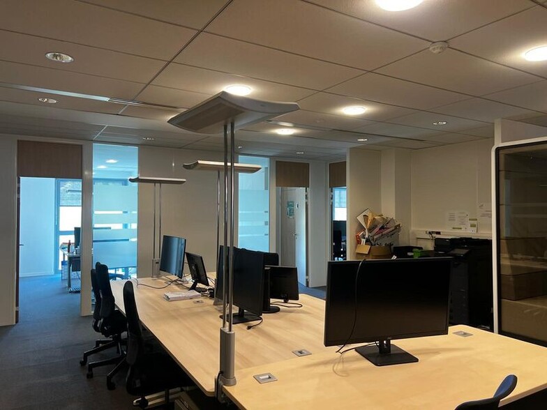 Office in Lyon to rent - Building Photo - Image 2 of 9