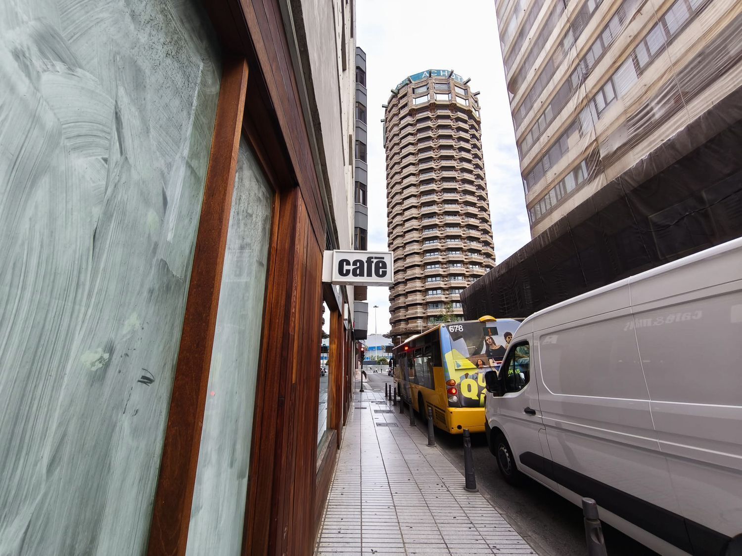 Calle Alfredo L Jones, 10, Las Palmas de Gran Canaria, Las Palmas to rent Building Photo- Image 1 of 7