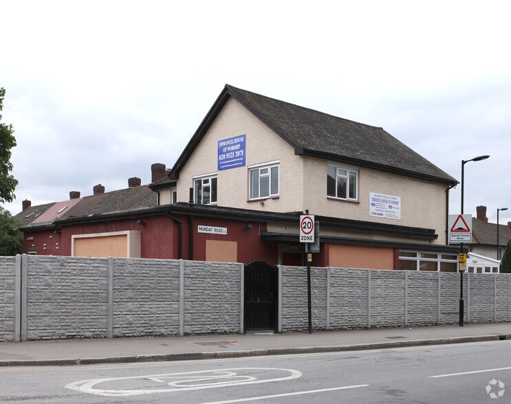 190 Victoria Dock Rd, London for sale - Primary Photo - Image 1 of 1