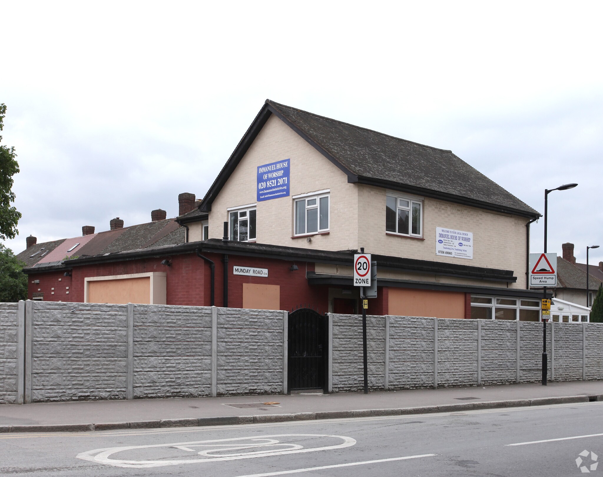 190 Victoria Dock Rd, London for sale Primary Photo- Image 1 of 1