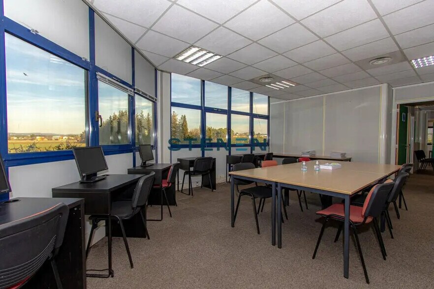 Office in Aix-en-Provence to rent - Interior Photo - Image 2 of 16