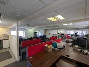 22 Gosden Cmn, Guildford to rent Interior Photo- Image 1 of 3