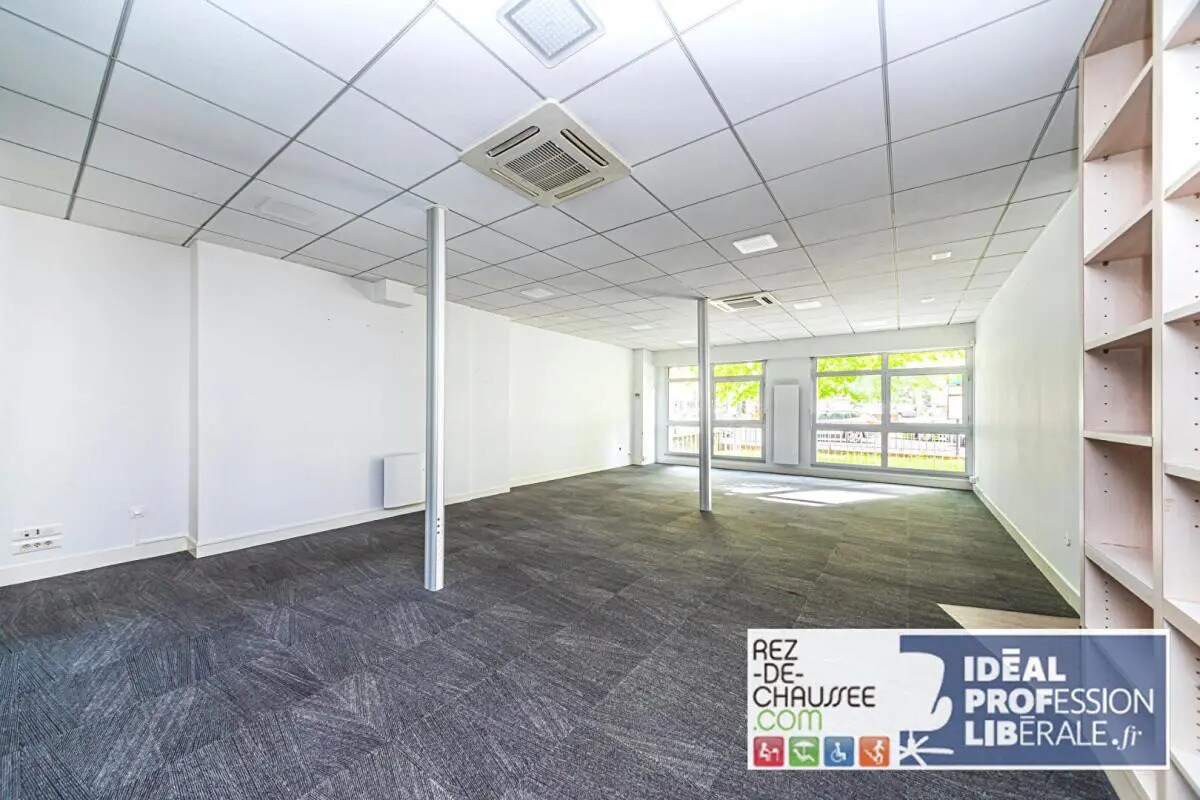 Retail in Boulogne-Billancourt to rent Interior Photo- Image 1 of 11