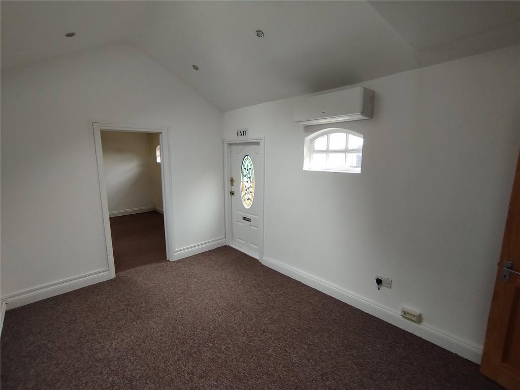 375-377 Rayleigh Rd, Leigh On Sea to rent Interior Photo- Image 1 of 23