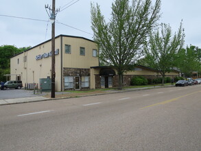 871 S Cooper St, Memphis, TN for rent Building Photo- Image 1 of 12