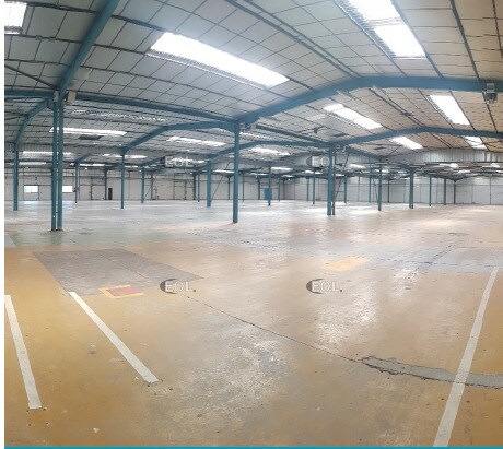 Industrial in Coignières to rent - Interior Photo - Image 2 of 3