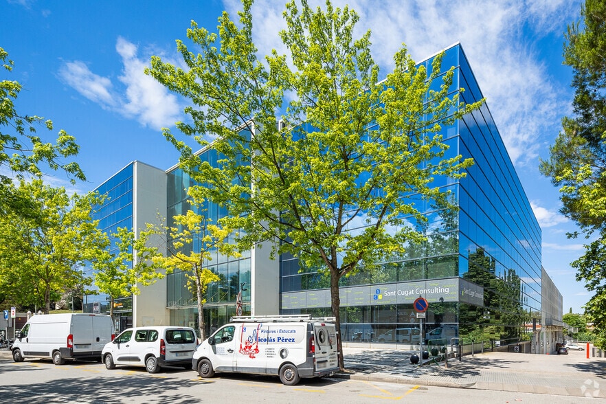 Light Industrial in Sant Cugat del Vallès, Barcelona for sale - Building Photo - Image 1 of 2