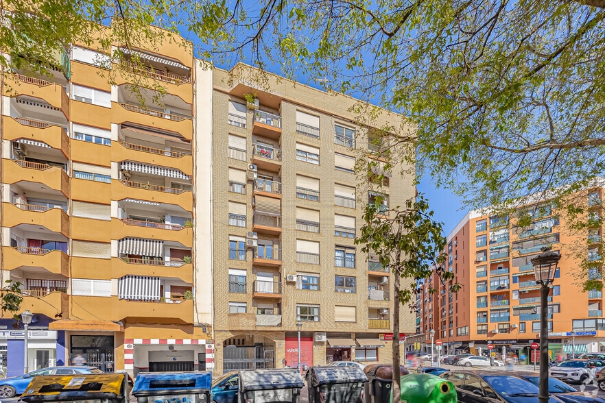 Carrer del Marqués de Campo, 11-13, València, Valencia to rent - Primary Photo - Image 1 of 2