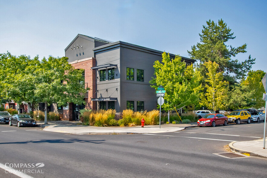 606 NW Arizona Ave, Bend, OR for rent - Building Photo - Image 1 of 10