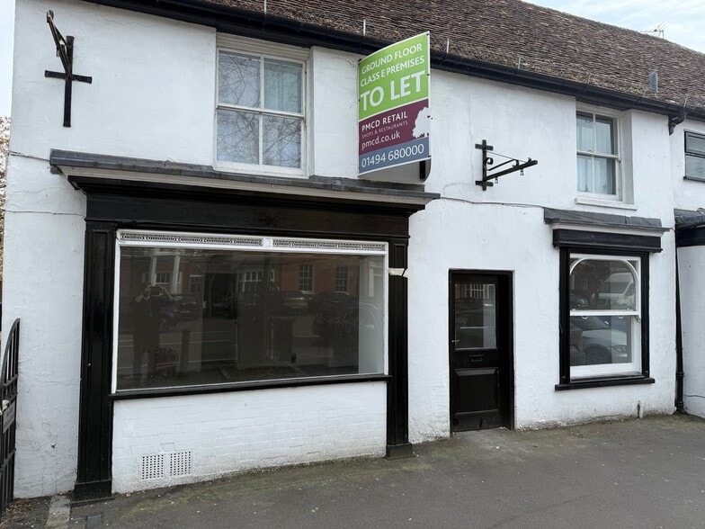 32 London End, Beaconsfield to rent - Building Photo - Image 1 of 5