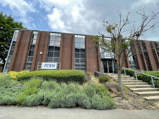 More details for 466 Malton Ave, Slough - Industrial to Rent