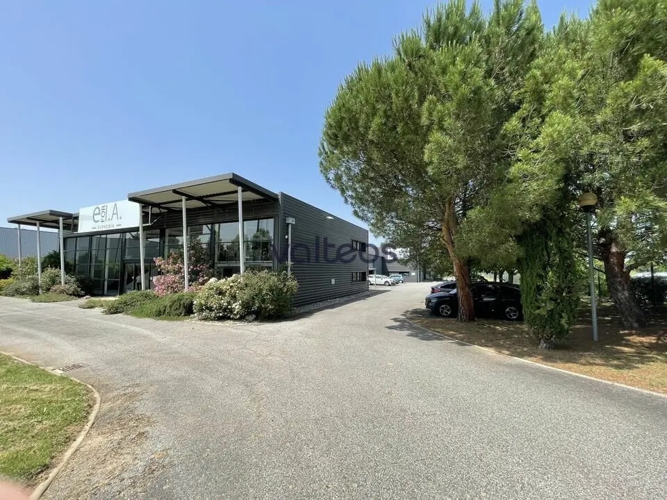 Vente Entrepôt 2 055 m² - Photo 1