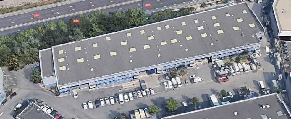 Office in La Courneuve to rent - Aerial - Image 1 of 4