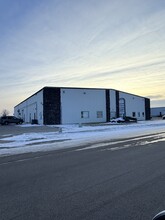 2323 16th Ave S, Moorhead, MN for rent Building Photo- Image 1 of 6