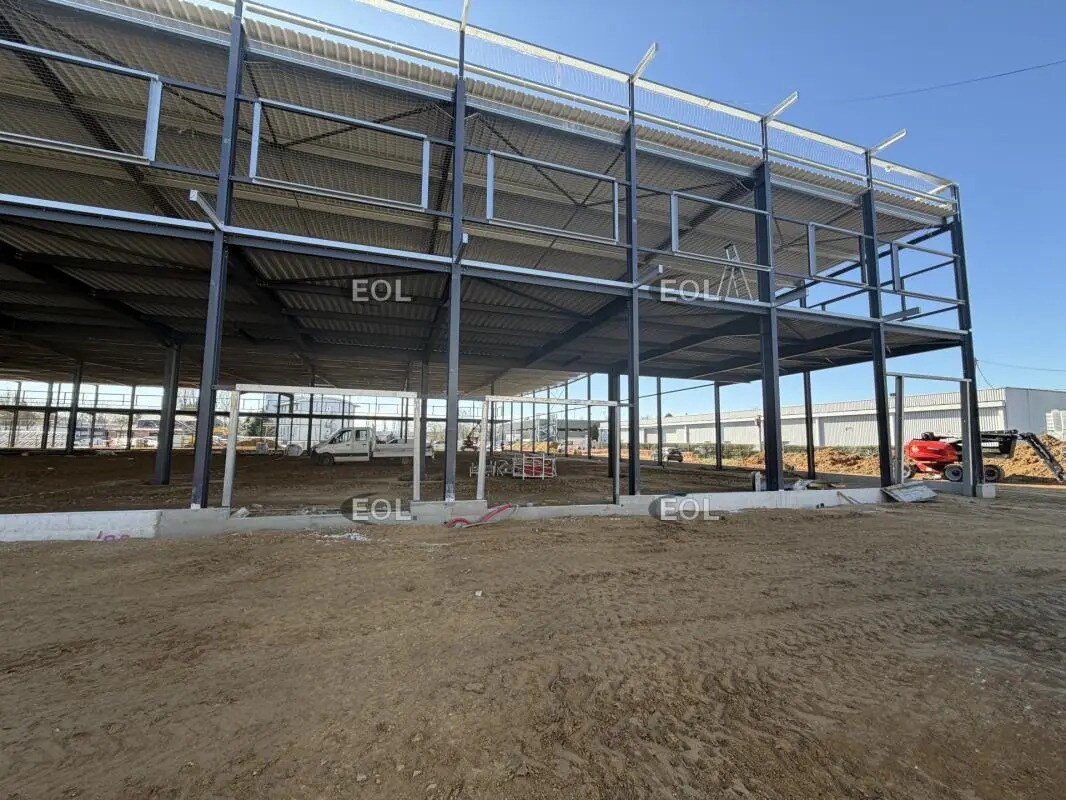 Light Industrial in Villejust to rent Construction Photo- Image 1 of 3