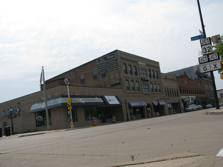 124 N Broadway, De Pere, WI for rent - Building Photo - Image 3 of 17