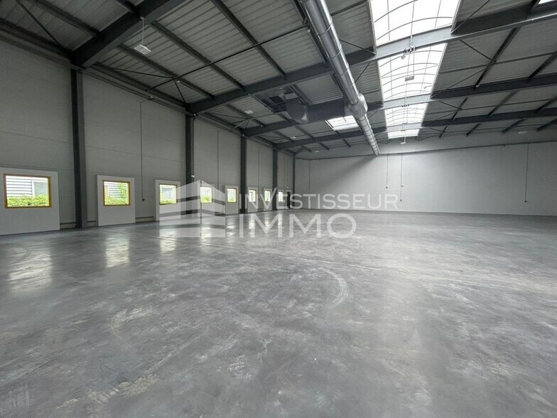 Office in Le Mesnil-Amelot to rent - Interior Photo - Image 1 of 5