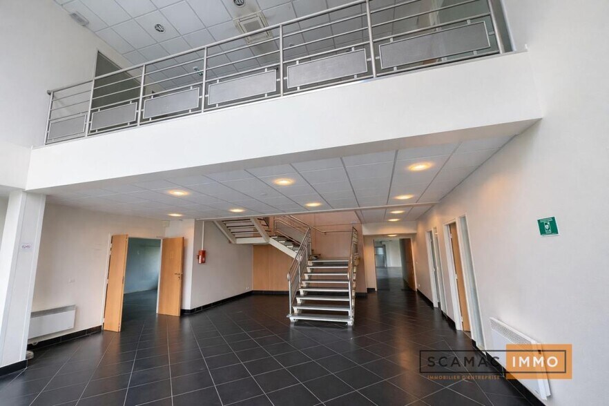 Light Industrial in Morangis for sale - Interior Photo - Image 2 of 5