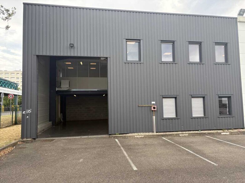 Office in Venissieux for sale - Building Photo - Image 3 of 9