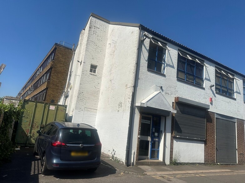 4 Neville Place, London to rent - Building Photo - Image 2 of 7