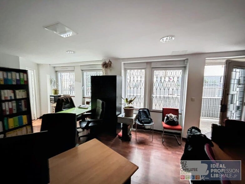 Office in Paris for sale - Interior Photo - Image 2 of 2
