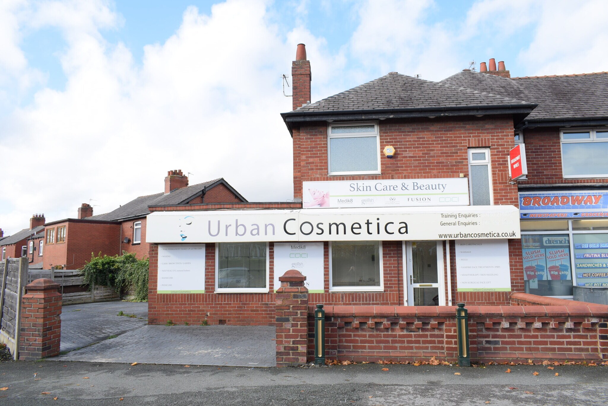 264 Broadway, Oldham for sale Primary Photo- Image 1 of 1