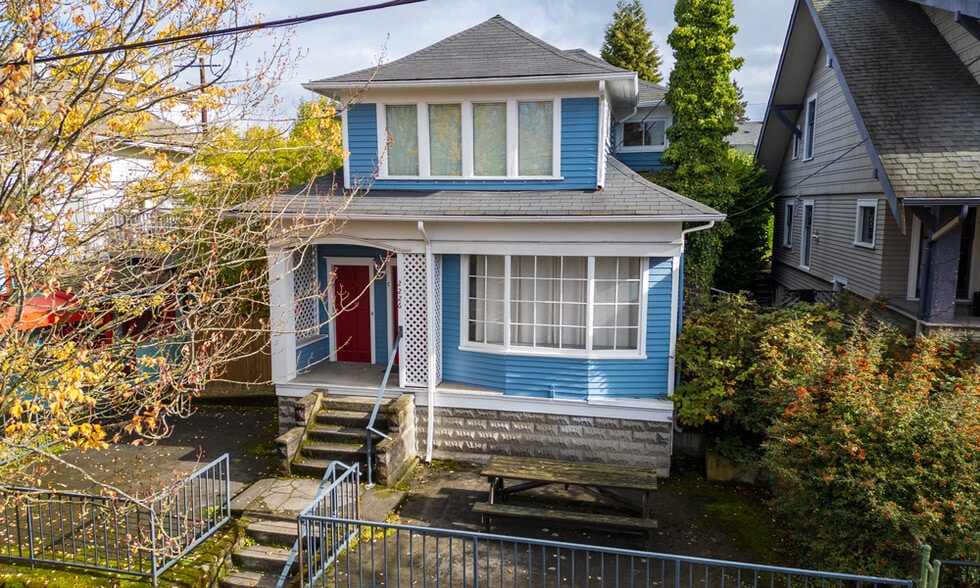 2226 Queen Anne Ave N, Seattle, WA for sale - Building Photo - Image 1 of 7