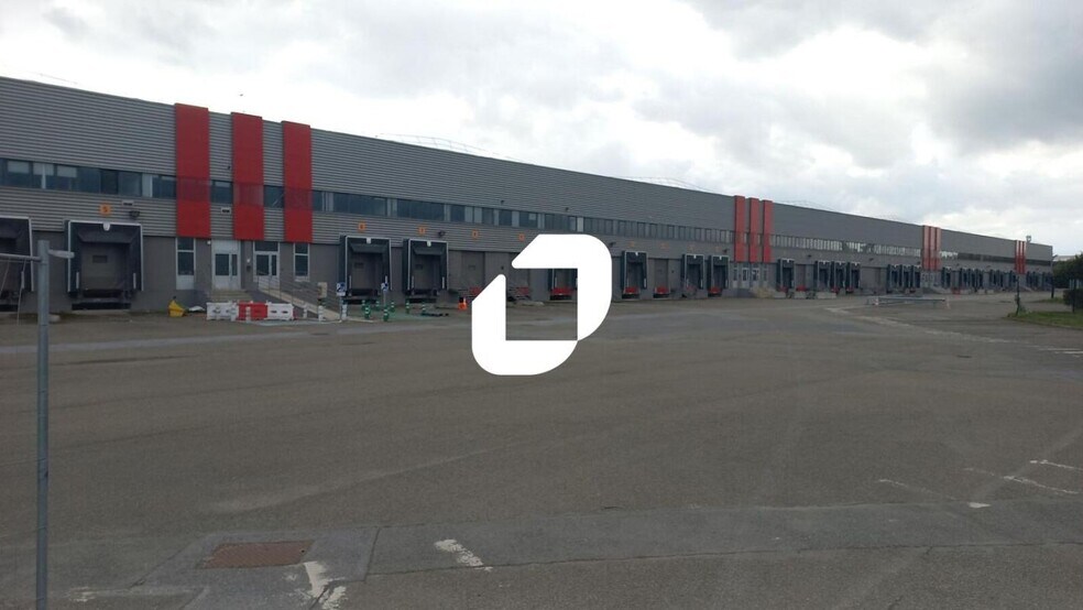 Industrial in Gennevilliers to rent - Building Photo - Image 1 of 24